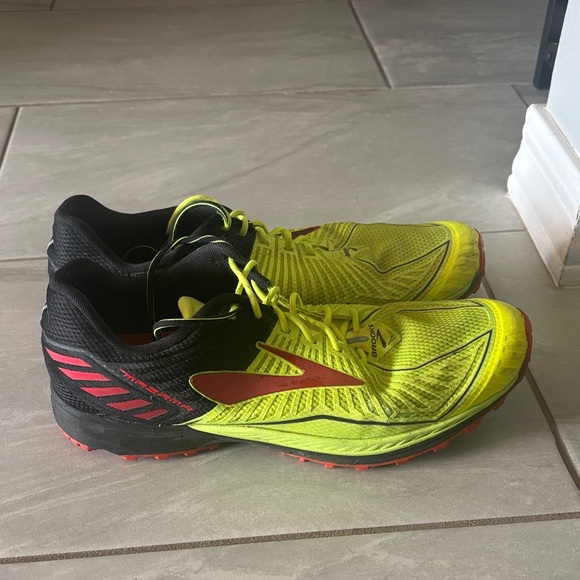 Brooks Other - Brooks Men's Mazama Size 10.5 Vibrant Yellow and Red Athletic Shoes